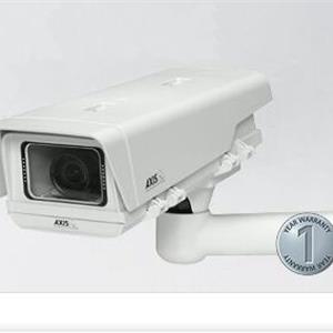 安讯士AXIS M1114-E 网络摄像机配备 CS 型接口的变焦 DC-iris 镜头，可以通过逐行扫描（30 帧/秒）提供具有 1 百万像素/HDTV 分辨率的出色图像质量，不会出现动态模糊